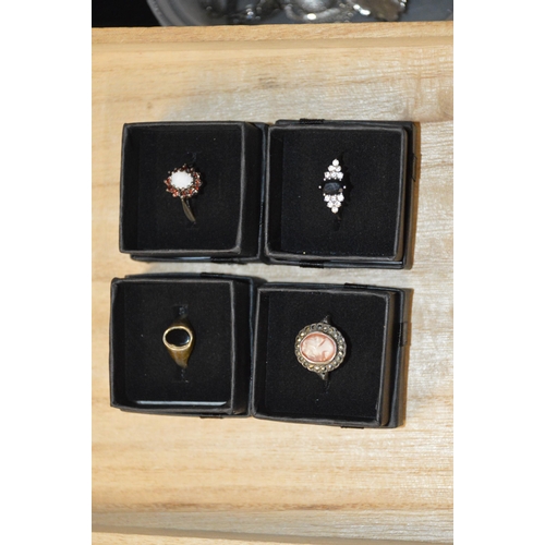 416 - 4 boxed silver rings