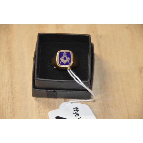 419 - 9ct gold masonic signet ring, size s