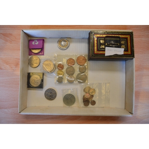 439 - tray of collectible coins