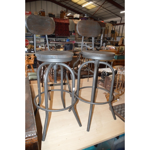 259 - 2 bar stools