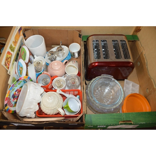 279 - 2 boxes of kitchen items