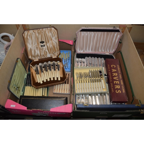 292 - 2 boxes of cutlery sets