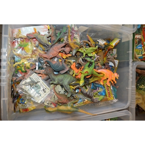 152 - tub of dinosaurs