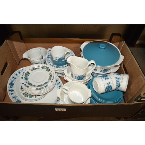 367 - qty of dinnerware