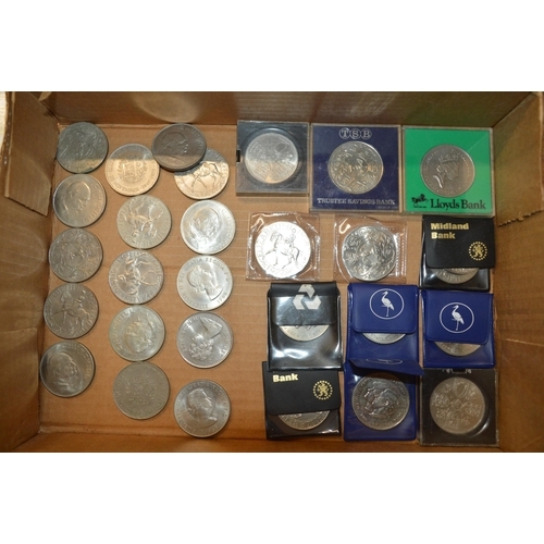 454 - tray of collectable coins