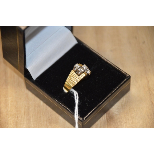 446 - 18ct gold ring | size q