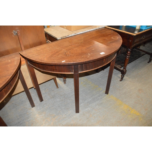 208 - demi lune table