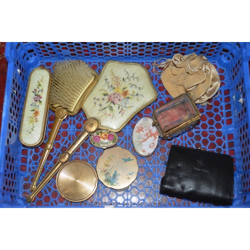 436 - qty of dressing table items