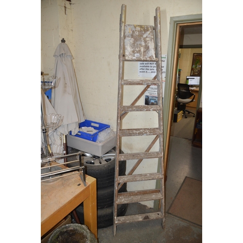 155 - wooden ladders