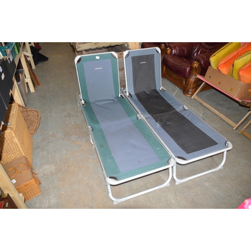 210 - 2 fold out loungers