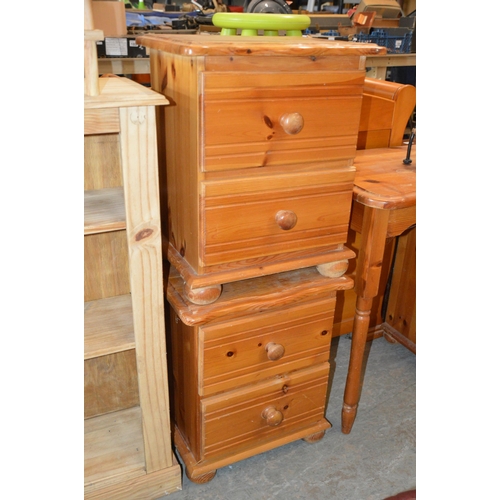 215 - 2 bedside tables