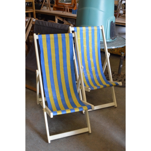 233 - 2 deck chairs