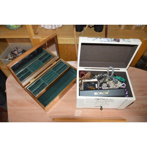 452 - 2 jewellery boxes & contents