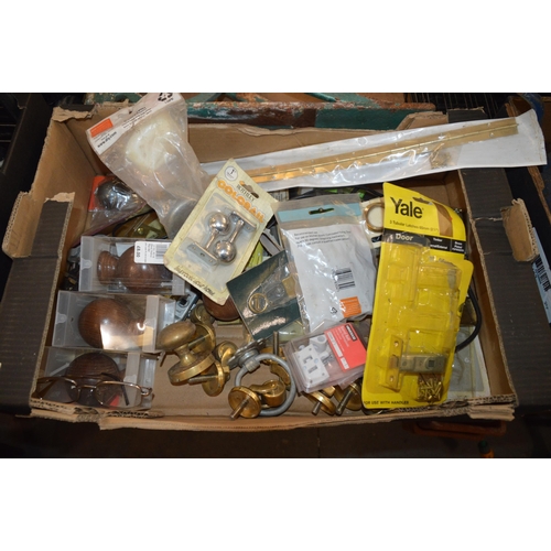 88 - box of door knobs/latches etc