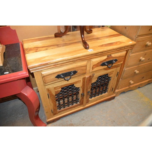 152 - small sideboard