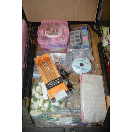 120 - box of jewellery items