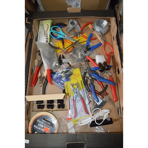 121 - box of jewellery making tools