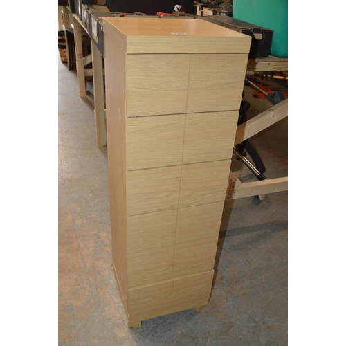 142 - set of drawers