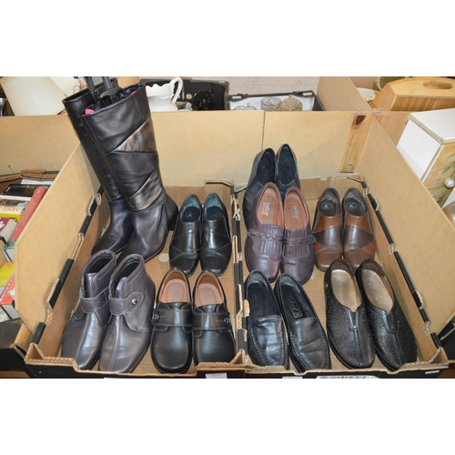 263 - 2 boxes of footwear