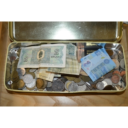 378 - tray of coins & bank notes