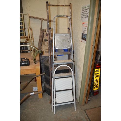 137 - 3 step ladders