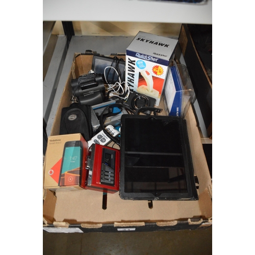 31 - box of electrical goods