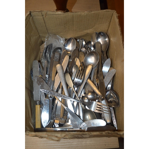 313 - box of cutlery