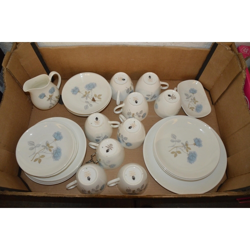 378 - box of wedgwood china