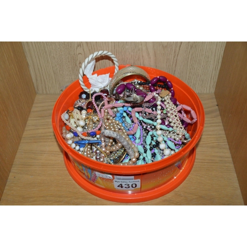 430 - tub of costume jewellery