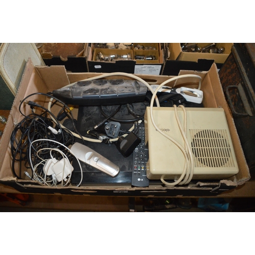 78 - box of electrical items