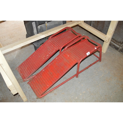 139 - 2 car ramps