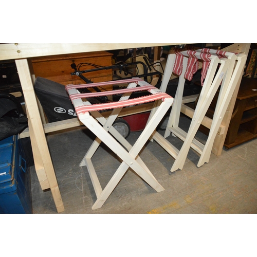 179 - 3 wooden trestles