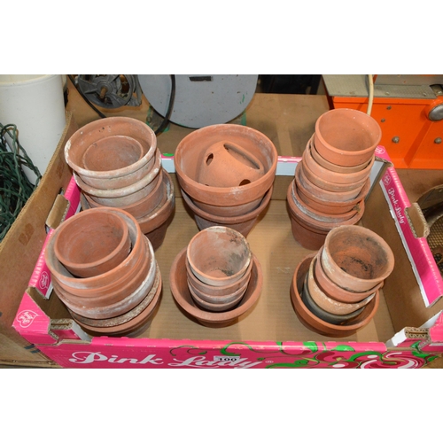 100 - box of terracotta pots