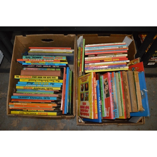 374 - 2 boxes of annuals, beano etc,