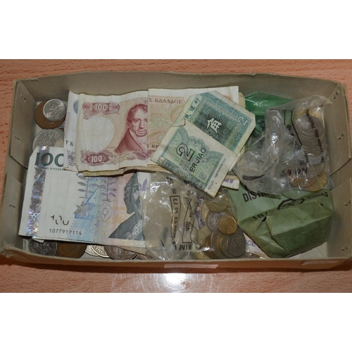 423 - tray of bank notes & coins