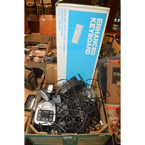 100 - box of electrical items