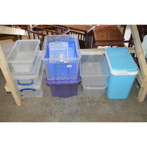 113 - qty of plastic containers