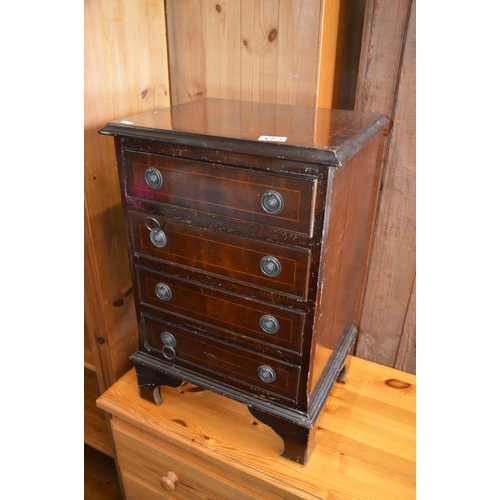 172 - bedside drawers