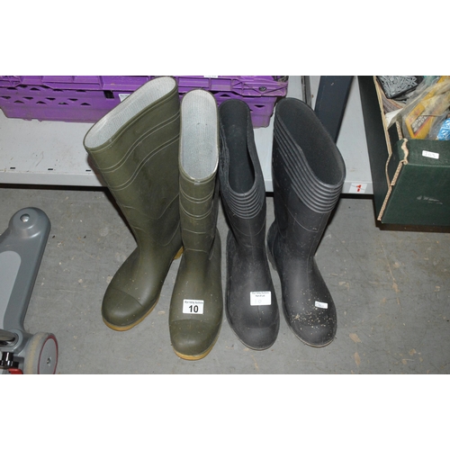 10 - 2 pairs of wellies