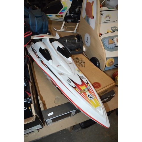 169 - remote controle boat & model airplane