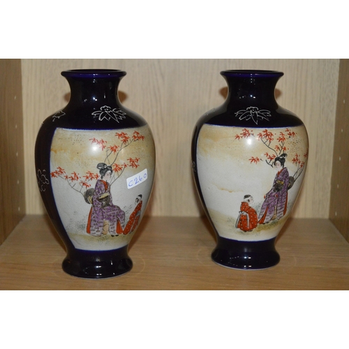 408 - 2 Oriental vases