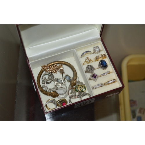 421 - qty of jewellery & rings