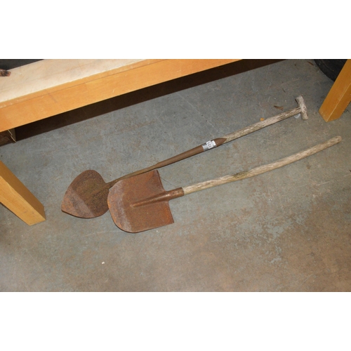 122 - 2 vintage shovels