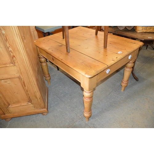 220 - pine kitchen table