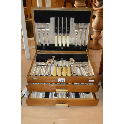 266 - cutlery set