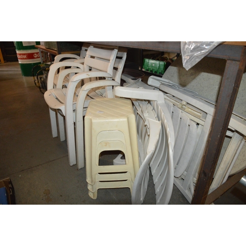 85 - bay of garden furniture items