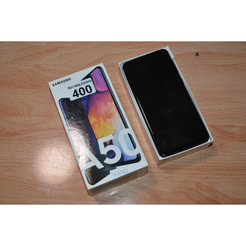 400 - Samsung A50 phone