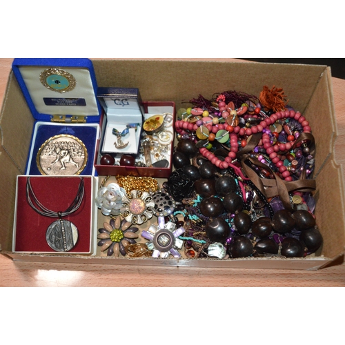 403 - tray of jewellery