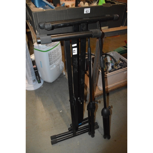 62 - 2 keyboard stands & 2 mic stands