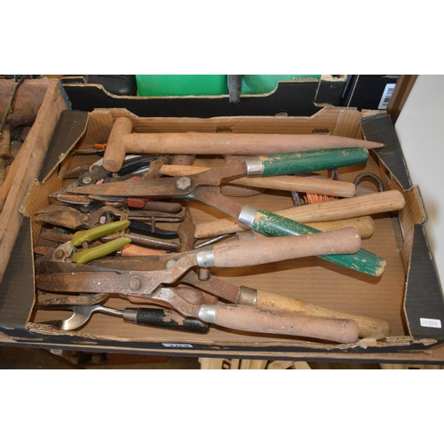 104 - box of tools